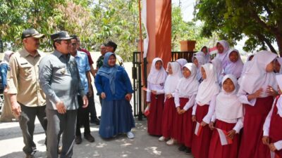 Pj Bupati Sumedang Tinjau Uji Coba Program Makan Siang Bergizi