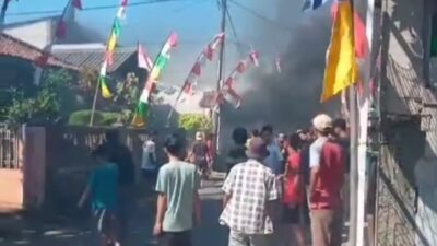 Diduga Korlseting Listrik, Ruko di Desa Jatiroke Sumedang Terbakar
