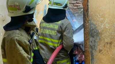 Ketiduran Saat Memasak, Rumah di Gang Hasan Ali Terbakar 