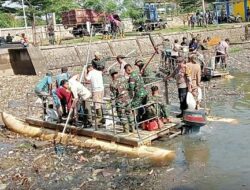 Pasca Banjir, Aliran Sungai Citarum Dipenuhi Sampah