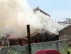 Api Ngamuk di Permukiman Penduduk, 17 Personel Damkar Dikerahkan ke TKP