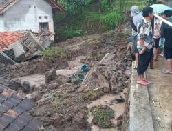 Longsor Terjang Paseh: 4 Rumah Warga Rusak, 16 Jiwa Mengungsi