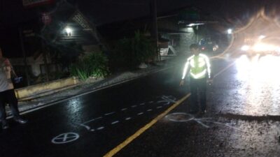 Serempetan Lalu Hilang Kendali Saat Menyalip, Dua Pengendara Motor Meninggal Dunia di Paseh Sumedang