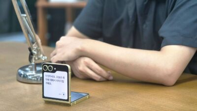 Terjemahan yang Fleksibel, Hanya di Galaxy Z Flip6 dengan Layar Ganda Compact