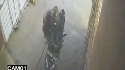 Viral, Duo Pelaku Curanmor Gasak Honda Beat Street di Jalan Cikoneng