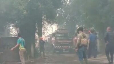 Tempat Penyimpanan Berangkal Bekas Bangunan di Ciumbuleuit Terbakar