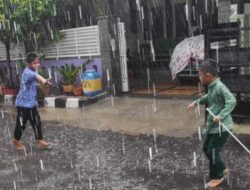 Hujan Pertama Guyur Tanjungsari, Bawa Kegembiraan dan Harapan