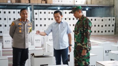 KPU Sumedang Distribusikan Logistik Pilkada 2024