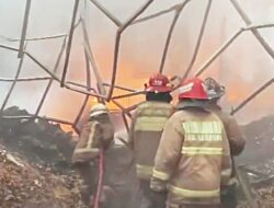 Api Melalap Pabrik Snack di Margahayu Selatan