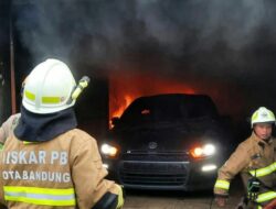 Kebakaran di Margahayu Utara, Bangunan Kosan dan 2 Mobil Dilalap Api
