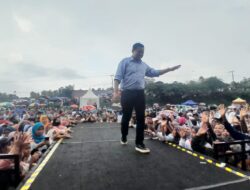 Hajat Rakyat Dony-Fajar Bareng Sahabat Yoshua, Ribuan Warga Wado Tumpah Ruah di Tengah Guyuran Hujan