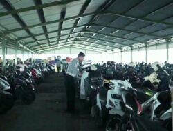 Beri Efek Jera, Polisi Razia Langsung Motor Berknalpot Brong di Pabrik