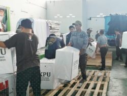Waspada Banjir, Logistik Pilkada 2024 Disimpan di GOR Desa Lengkong