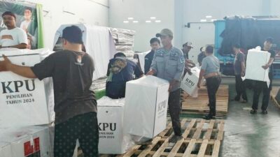 Waspada Banjir, Logistik Pilkada 2024 Disimpan di GOR Desa Lengkong
