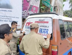 Masa Tenang Pilkada, Tim Gabungan Copot APK di Angkot