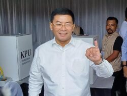 Cawagub Jabar Erwan Setiawan Gunakan Hak Pilih di TPS 12 Tanjungsari