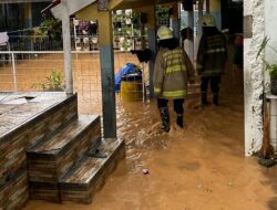 Tanggul Jebol, Permukiman Warga di Rancasawo Dikepung Banjir