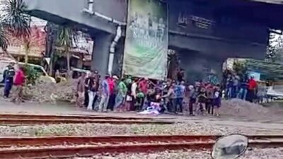 Perempuan Muda Tertemper Kereta Api Feeder di Kawasan Cimindi
