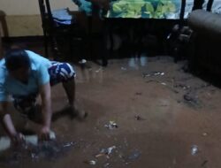 Diterjang Air, Atap Dapur Rumah Warga di Tanjungsari Jebol
