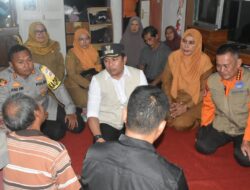 Pj Bupati Sumedang Takziah ke Keluarga Korban Pohon Tumbang
