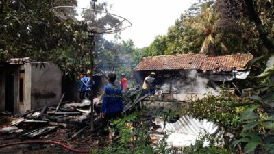 Rumah Semi Permanen di Tomo Sumedang Ludes Terbakar, Kerugian Capai 150 Juta