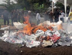 Ribuan Butir Obat Terlarang, Narkotika dan Rokok Ilegal Dimusnahkan Kejari Sumedang