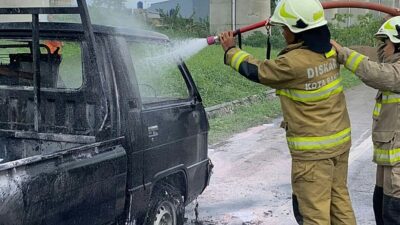 Mobil Mitsubishi Colt Tiba-tiba Terbakar di Tol Pasirkoja KM 133
