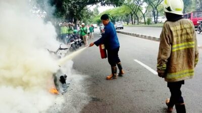 Sepeda Motor Ludes Terbakar di Jalan Soekarno-Hatta Bandung