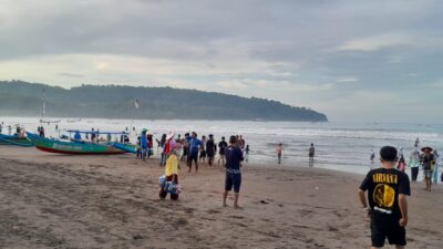 Wisatawan Pangandaran Dibebani Tarif Parkir Berlapis, Merasa Diperas