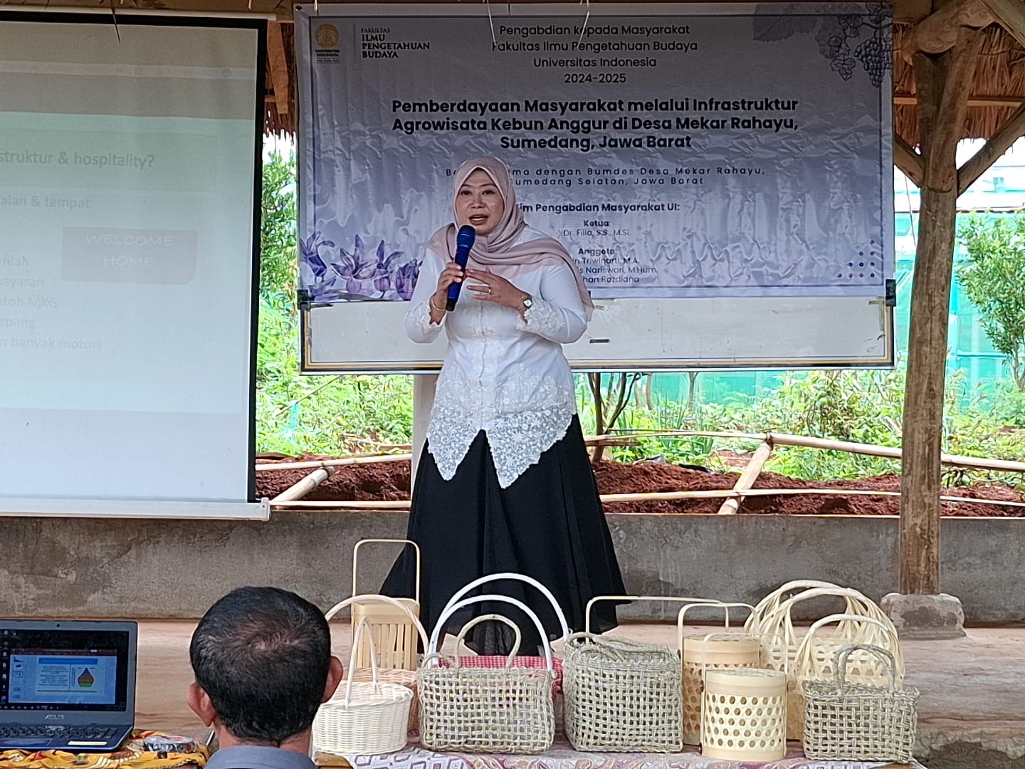 Wisata Petik Anggur Desa Mekar Rahayu