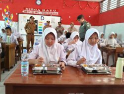 Makan Bergizi Gratis dengan Menu Ala Cafe Launching di Sumedang, Siswa: Menunya Enak
