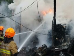 Kebakaran di Bandung Hari Ini, Kios Majun Hangus Dilalap Api