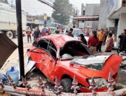 Ugal-ugalan, Sedan Hyundai Tabrak 3 Motor dan 1 Mobil di Jatinangor Sumedang, Satu Tewas
