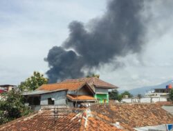 Bermula Bakar Sampah, Berujung Api Kian Membesar di Cipacing Sumedang
