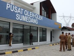 Pj Bupati Cek Langsung Pembangunan Outlet UMKM Sumedang