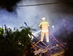 Akibat Tungku Api, Rumah Panggung di Tanjungsari Sumedang Kebakaran