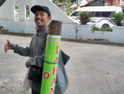 Ditengah Perkembangan Zaman, Tatang Warga Rancakalong Sumedang Ini Masih Jualan Lahang