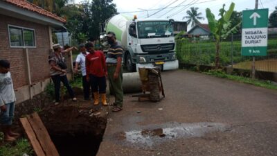 Jalan Amblas di Jatimekar Situraja Sumedang Akhirnya Diperbaiki
