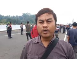 Tuntut Ganti Rugi, Warga dari Tiga Desa di Sumedang Demo di Ruas Jalan Tol Cisumdawu