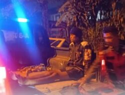 Hilang Kendali, Angkot Terperosok Masuk Saluran Air di Baleendah