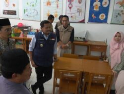 Safari Ramadan Perdana, Bupati Sumedang Cek Sapras Sekolah di Desa Cimanintin