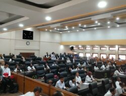 Pengangkatan PPPK 2024 Diundur, Ratusan Honorer di Sumedang Sambangi Gedung DPRD