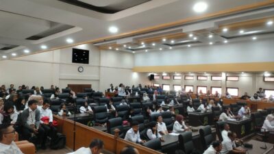Pengangkatan PPPK 2024 Diundur, Ratusan Honorer di Sumedang Sambangi Gedung DPRD