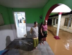 Sungai Cimande Meluap, Warga di Cimanggung Sumedang Tak Bisa Salat Tarawih