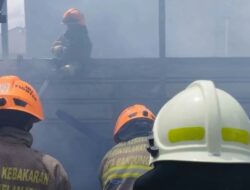 Home Industri Kerupuk Pedas di Cigondewah Terbakar