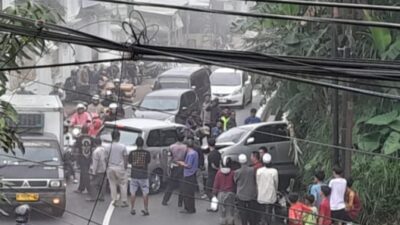Avanza Vs Avanza Adu Banteng di Tanjakan Cirengganis Pamulihan Sumedang