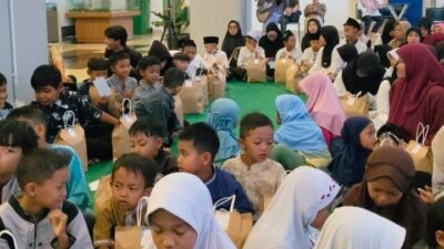 Easton Park Berikan Santunan Kepada Anak Yatim dan Dhuafa di Jatinangor