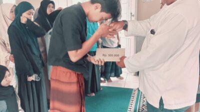 Gunakan Siltap untuk Berbagi, Kepala Desa Mekar Rahayu Santuni 22 Anak Yatim dalam Safari Ramadhan