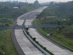 Arus Balik di Tol Cisumdawu Lenggang, Pengendara Diimbau Waspada Cuaca Hujan