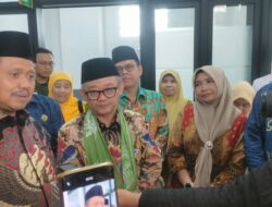 Mendikdasmen Abdul Mu’ti: Sumedang Harus Jadi Pelopor Pengoperasian Mobil Tenaga Surya